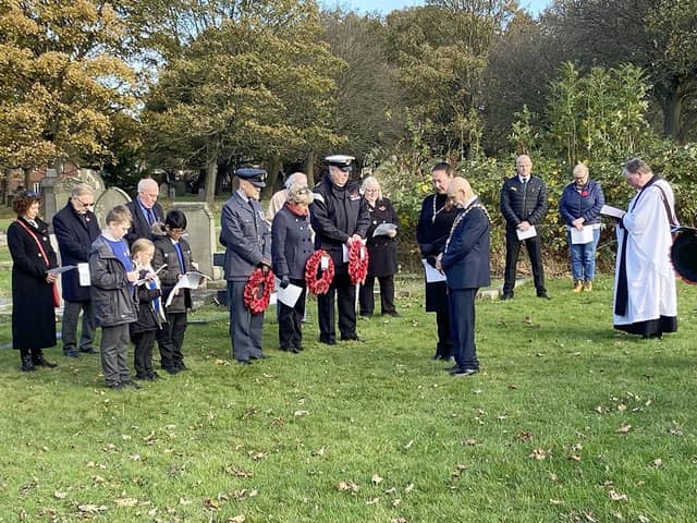 The Friends of Westoe Cemetery have held a Remembrance service to honour forgotten World War One veterans.