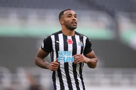NEWCASTLE UPON TYNE, ENGLAND - NOVEMBER 01: Callum Wilson of Newcastle United looks on during the Premier League match between Newcastle United and Everton at St. James Park on November 01, 2020 in Newcastle upon Tyne, England. Sporting stadiums around the UK remain under strict restrictions due to the Coronavirus Pandemic as Government social distancing laws prohibit fans inside venues resulting in games being played behind closed doors. (Photo by Alex Pantling/Getty Images)