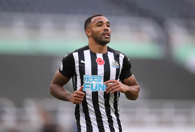 NEWCASTLE UPON TYNE, ENGLAND - NOVEMBER 01: Callum Wilson of Newcastle United looks on during the Premier League match between Newcastle United and Everton at St. James Park on November 01, 2020 in Newcastle upon Tyne, England. Sporting stadiums around the UK remain under strict restrictions due to the Coronavirus Pandemic as Government social distancing laws prohibit fans inside venues resulting in games being played behind closed doors. (Photo by Alex Pantling/Getty Images)