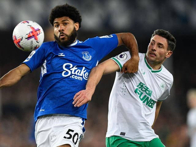 Newcastle United's Swiss defender Fabian Schar (R) vies with Everton's English striker Ellis Simms during the English Premier League football match between Everton and Newcastle United at Goodison Park in Liverpool, north-west England on April 27, 2023. (Photo by Oli SCARFF / AFP)