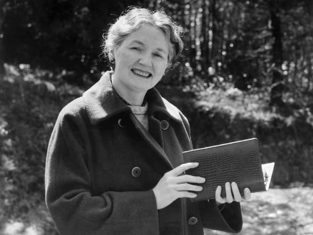 January 1973:  English novelist Catherine Cookson (1906 - 1998). A national survey in 1988 showed that her books counted for one third of all fiction borrowed from public libraries in the UK.  (Photo by Alf Reynolds/Evening Standard/Getty Images)