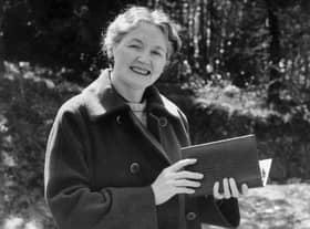 January 1973:  English novelist Catherine Cookson (1906 - 1998). A national survey in 1988 showed that her books counted for one third of all fiction borrowed from public libraries in the UK.  (Photo by Alf Reynolds/Evening Standard/Getty Images)