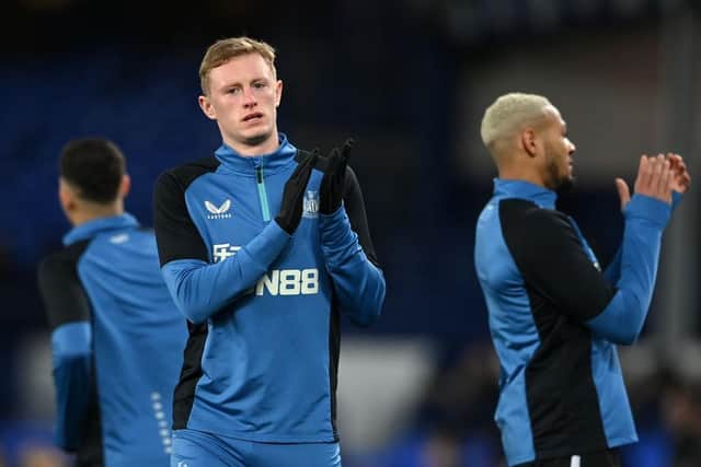 Sean Longstaff of Newcastle United applauds fans while warming up prior to  the Premier League match between Everton and Newcastle United at Goodison Park on March 17, 2022 in Liverpool, England. (Photo by Stu Forster/Getty Images)