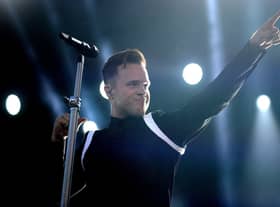 Olly Murs will continue on his UK tour, despite sustaining a leg injury on stage