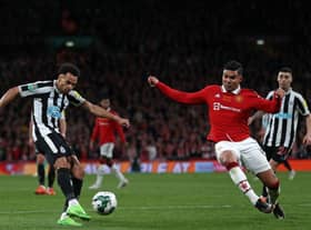 Newcastle United's English midfielder Jacob Murphy (L) shoots past Manchester United's Brazilian midfielder Casemiro (R) during the English League Cup final football match between Manchester United and Newcastle United at Wembley Stadium, north-west London on February 26, 2023. (Photo by ADRIAN DENNIS / AFP) / RESTRICTED TO