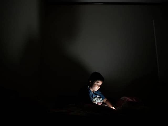 Child on a smartphone. (Photo: MARVIN RECINOS/AFP via Getty Images)