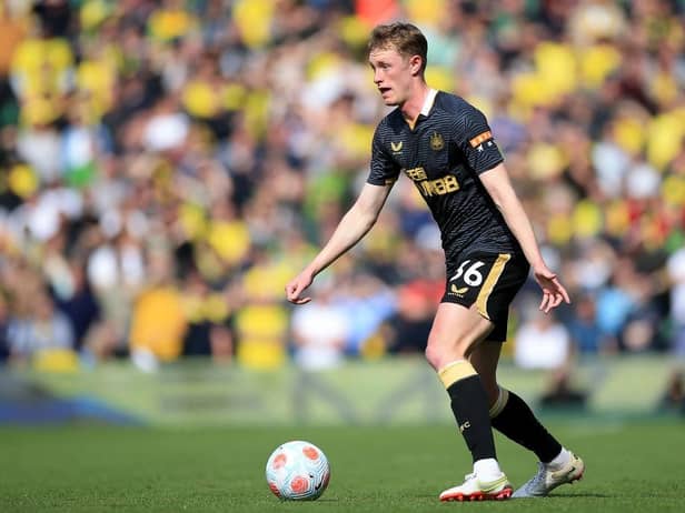 NORWICH, ENGLAND - APRIL 23: Sean Longstaff of Newcastle United during the Premier League match between Norwich City and Newcastle United at Carrow Road on April 23, 2022 in Norwich, England. (Photo by Stephen Pond/Getty Images)
