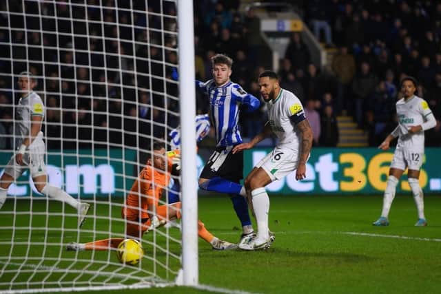 Josh Windass of Sheffield Wednesday scores their sides first goal during the Emirates FA Cup Third Round match between Sheffield Wednesday and Newcastle United at Hillsborough on January 07, 2023 in Sheffield, England. (Photo by Laurence Griffiths/Getty Images)