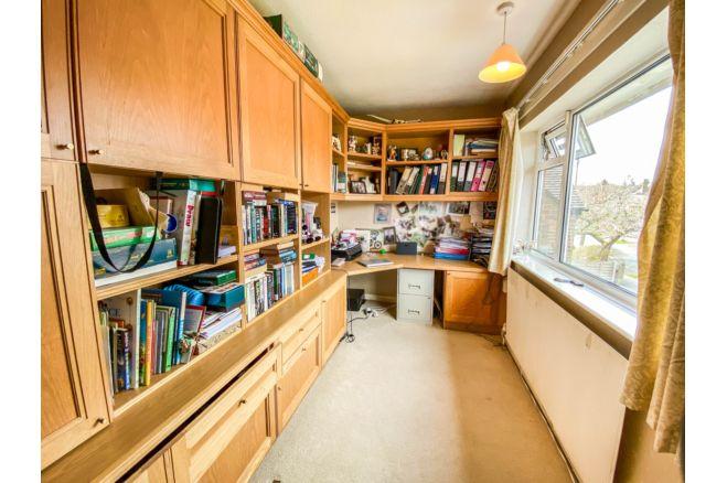 This space can be used as a single bedroom or study depending on your needs.