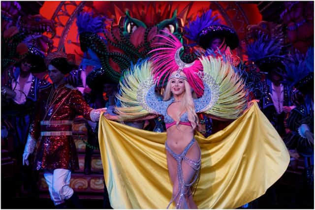 Caroline Raynal performing at the Moulin Rouge.