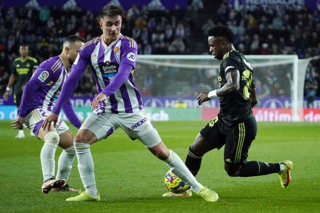 Real Valladolid's Spanish defender Ivan Fresneda (C) vies with Real Madrid's Brazilian forward Vinicius Junior during the Spanish League football match between Real Valladolid FC and Real Madrid CF at the Jose Zorilla stadium in Valladolid on December 30, 2022. (Photo by CESAR MANSO / AFP) (Photo by CESAR MANSO/AFP via Getty Images)