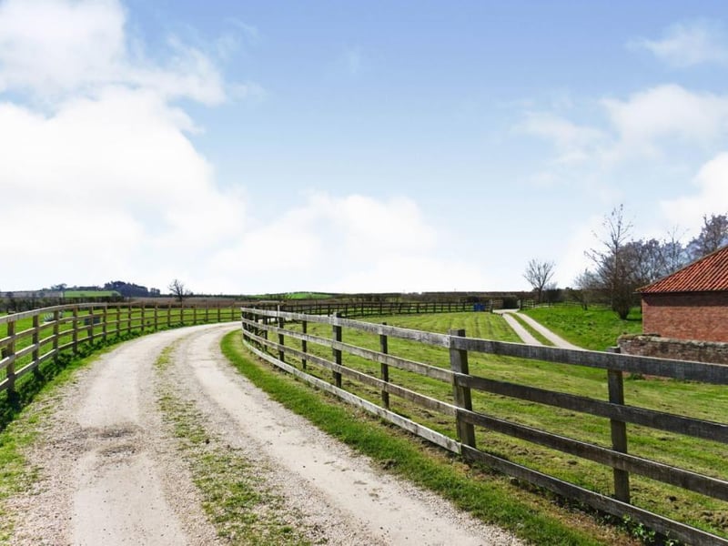 Approach road to Gilbertine House