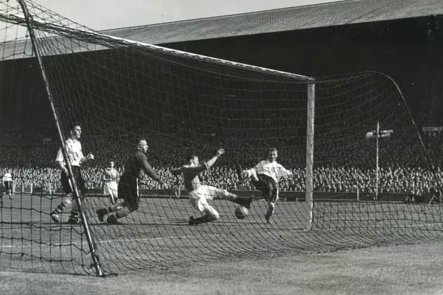 Stan Mortensen scoring the second goal for Blackpool against Bolton in the 1953 FA Cup final at Wembley




photosales Horn