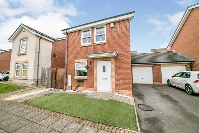 This three bedroom link detached house is located close to all local amenities and schools. The driveway provides off street parking, while the garage has an electric car parking point.

Photo: Rightmove/Duncan McCall