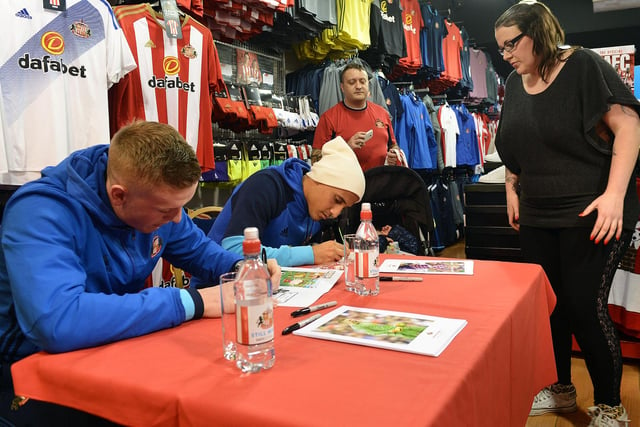 Jordan Pickford and fellow SAFC star Wahbi Khazri signing autographs in 2016. Remember this?
