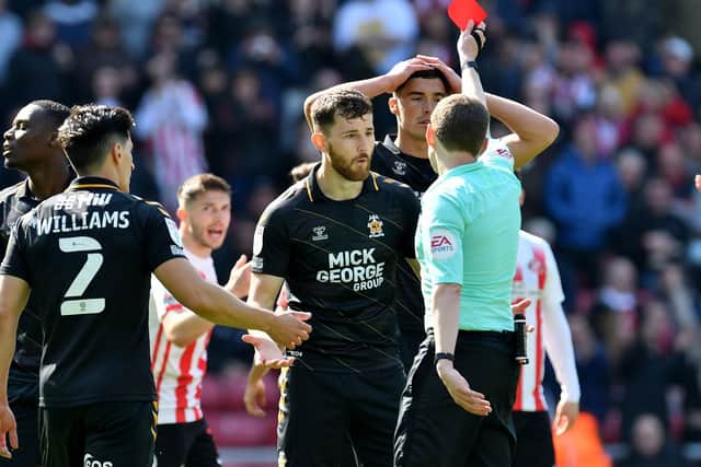 Sunderland beat 10-man Cambridge United on Saturday.