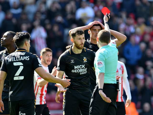 Sunderland beat 10-man Cambridge United on Saturday.