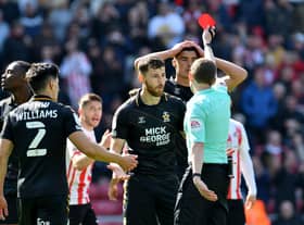 Sunderland beat 10-man Cambridge United on Saturday.