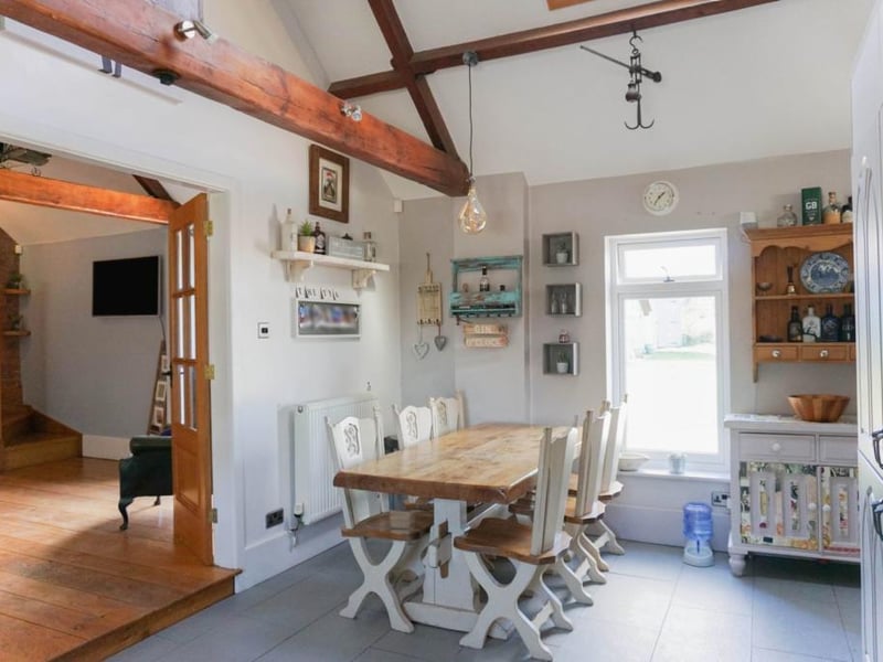 Breakfast kitchen with dining area