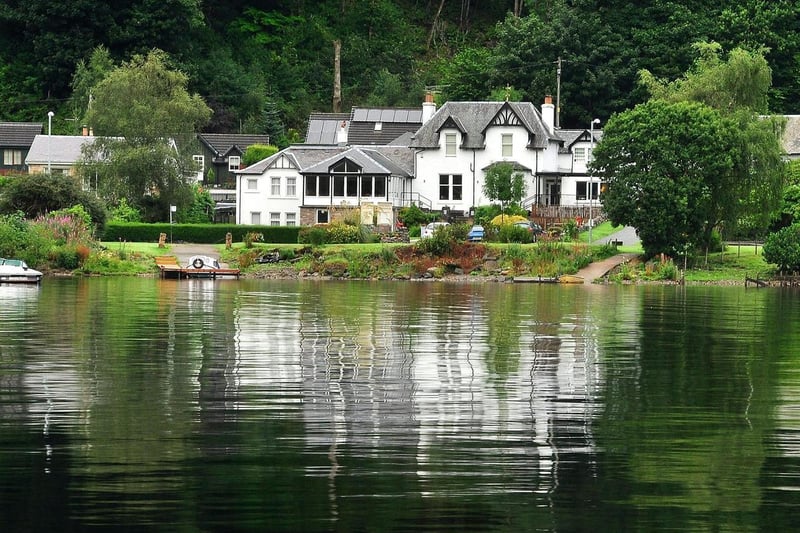 Occupying a beautiful location on the banks of Loch Earn, in the Loch Lomond and Trossachs National Park, Achray House has two dog-friendly rooms to book and pets are welcome in the bar area for breakfast and dinner.