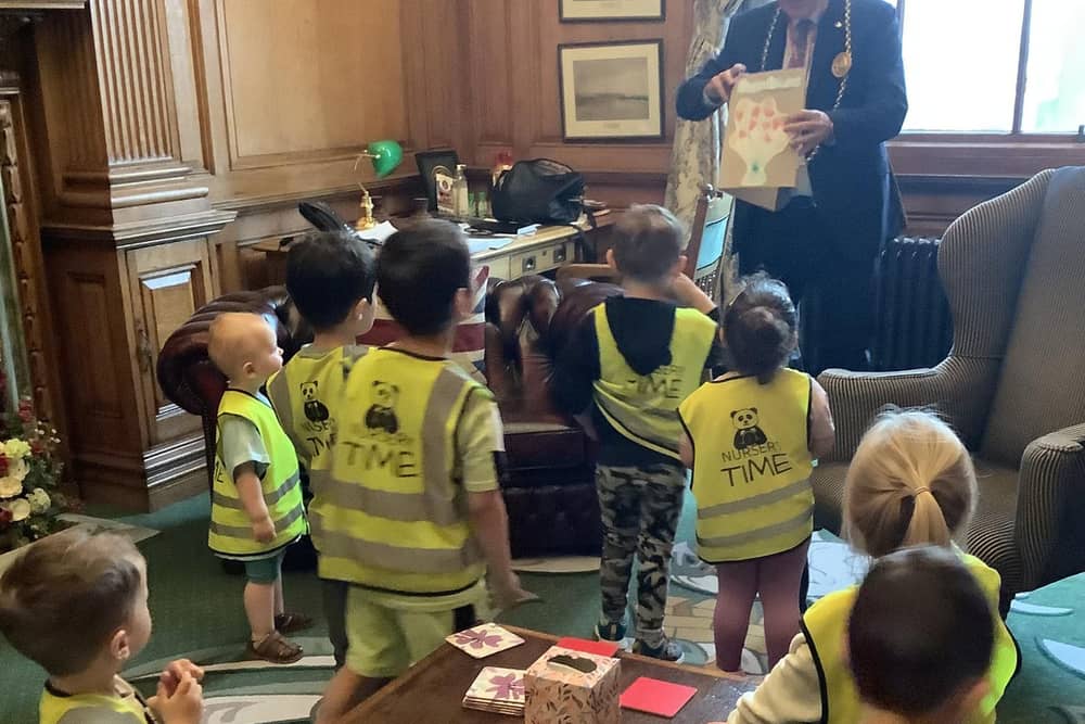 The Mayor thanking youngsters for their greetings card.