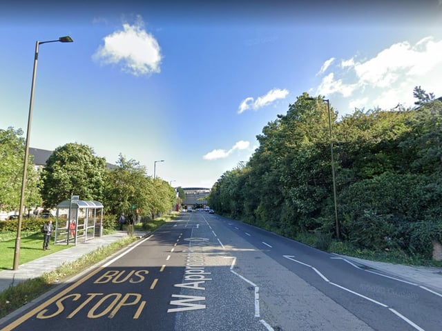 Citybound outside lane closed for manhole repairs Between Canning Street and Lothian