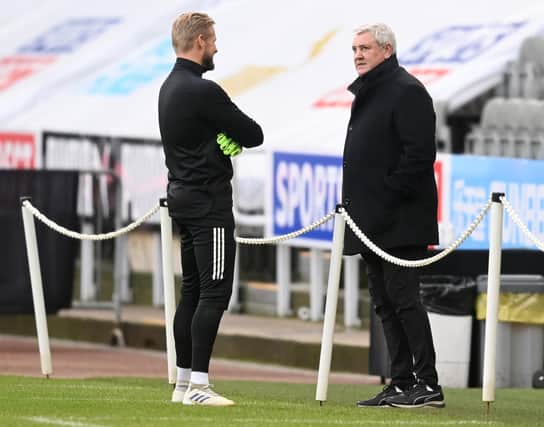NEWCASTLE UPON TYNE, ENGLAND - JANUARY 03: Kasper Schmeichel of Leicester City (L) speaks to Steve Bruce, Manager of Newcastle United (R) ahead of the Premier League match between Newcastle United and Leicester City at St. James Park on January 03, 2021 in Newcastle upon Tyne, England. The match will be played without fans, behind closed doors as a Covid-19 precaution. (Photo by Michael Regan/Getty Images)