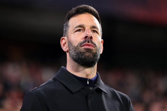 Ruud van Nistelrooy, formerly of Manchester United and Real Madrid, has dropped out of the betting to replace Michael Beale at Sunderland.