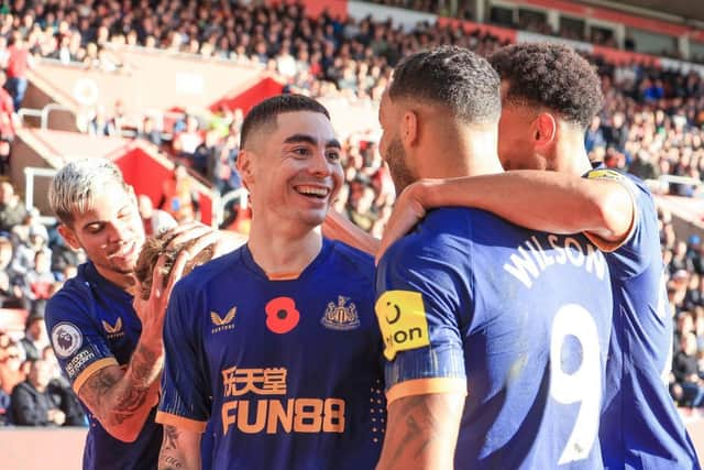 Miguel Almiron of Newcastle United celebrates his goal with fellow Newcastle United players during the Premier League match between Southampton FC and Newcastle United at Friends Provident St. Mary's Stadium on November 06, 2022 in Southampton, England. (Photo by David Cannon/Getty Images)