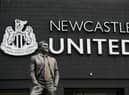 A detailed view of the statue of Sir Bobby Robson, former manager of Newcastle United outside the stadium prior to the Premier League match between Newcastle United and Brentford at St. James Park on November 20, 2021 in Newcastle upon Tyne, England. (Photo by Alex Livesey/Getty Images)