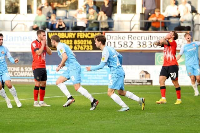 Elliot Embleton celebrates after scoring for Sunderland at Luton. (Photo by Andrew Redington/Getty Images)