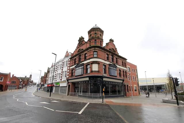 The building on the corner of Fowler Street and Keppel Street is vacant for new tenants to move in.