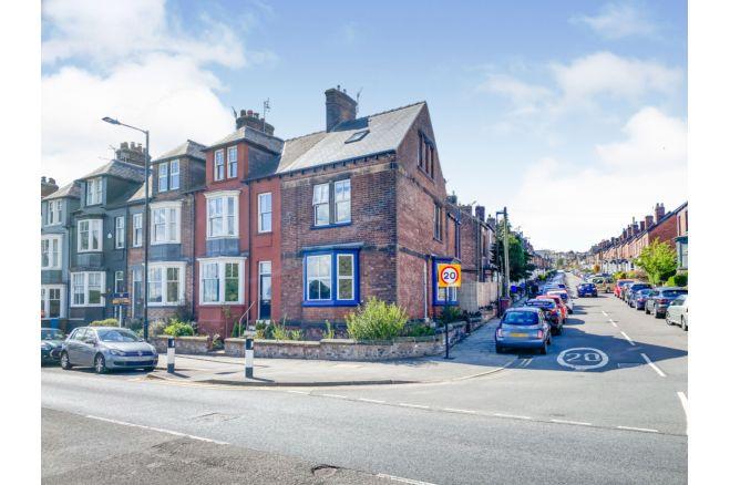 This well presented four bedroom family home is on Peveril Road, overlooking Endcliffe Park. It is on the market with Purplebricks for £375,000.