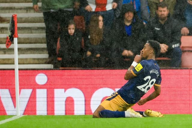 Joe Willock of Newcastle United celebrates after scoring their team's third goal during the Premier League match between Southampton FC and Newcastle United at Friends Provident St. Mary's Stadium on November 06, 2022 in Southampton, England. (Photo by David Cannon/Getty Images)