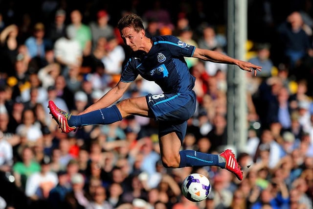 De Jong spent half a season on-loan at Newcastle United during the second half of the 2013/14 season. In 12 appearances, de Jong failed to find the net before moving back to the Netherlands.