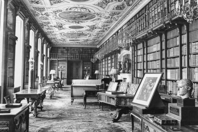 The library of Chatsworth House circa 1930. (Photo by Central Press/Hulton Archive/Getty Images)