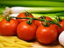 Supermarket tomatoes... another vine mess.