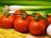 Supermarket tomatoes... another vine mess.