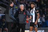 Newcastle manager Steve Bruce speaks to Joelinton. (Photo by Michael Regan/Getty Images)