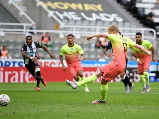 Manchester City's Belgian midfielder Kevin De Bruyne (R) shoots to score the opening goal from a penalty during the English FA Cup quarter-final football match between Newcastle United and Manchester City at St James' Park in Newcastle-upon-Tyne, north east England on June 28, 2020.