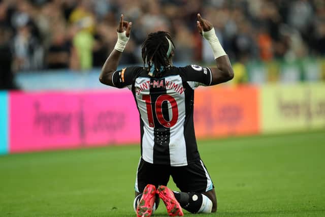 NEWCASTLE UPON TYNE, ENGLAND - SEPTEMBER 17: Allan Saint-Maximin of Newcastle United celebrates after scoring their team's first goal during the Premier League match between Newcastle United and Leeds United at St. James Park on September 17, 2021 in Newcastle upon Tyne, England. (Photo by Ian MacNicol/Getty Images)