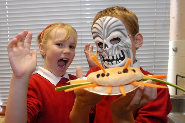 Billy Lloyd and Ellie Patterson were getting ready to serve up a Halloween treat in 2007.