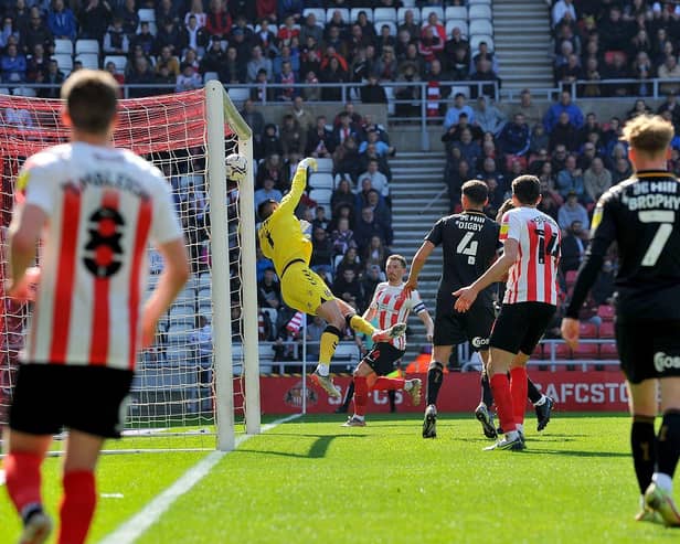 Elliot Embleton scores an audacious free kick at the Stadium of Light