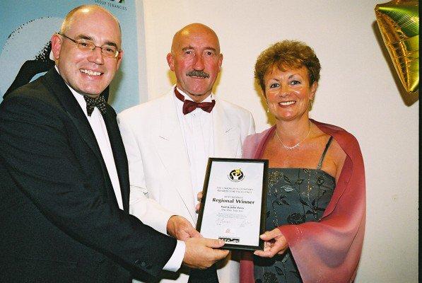 Staff and regulars are the Elm Tree near Chesterfield celebrating the pub's success after beating more than 1100 other pubs in the UK to be Runner Up for Best Website of the Year in the Union Pub Company Awards 2002. Managing Director Stephen Oliver, Paul and Julie Perry