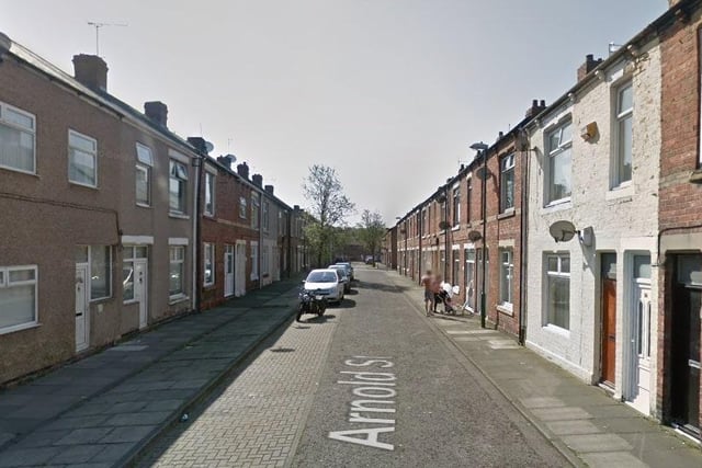 The estimated average household annual income in Boldon Colliery is £34,300.