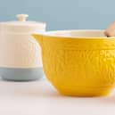 Mixing bowl.