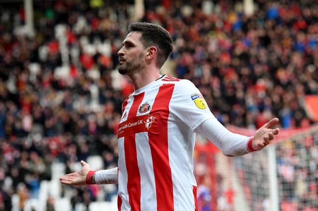 Ex-Sunderland and Rangers striker linked with surprise Championship move after public contract row