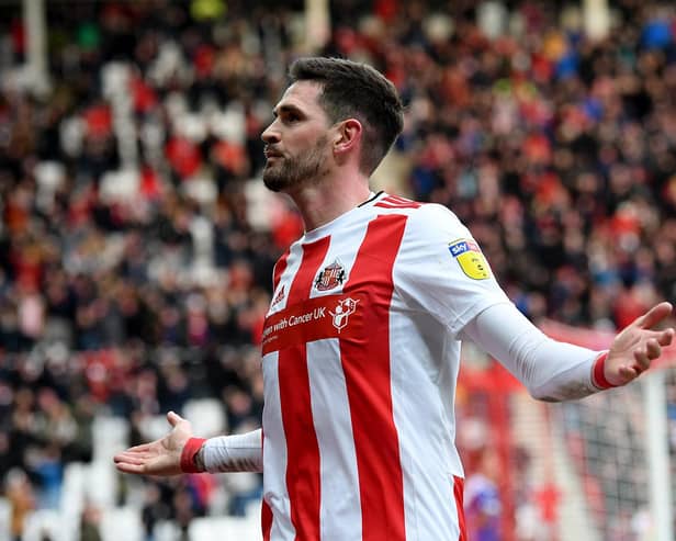 Ex-Sunderland and Rangers striker linked with surprise Championship move after public contract row