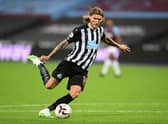 Newcastle United's Irish midfielder Jeff Hendrick shoots to score their second goal during the English Premier League football match between West Ham United and Newcastle United at The London Stadium, in east London on September 12, 2020.