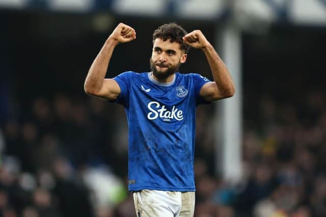 With Calvert-Lewin’s contract nearing its end, Forest are among the clubs interested in the Everton striker as a cost-effective option. His physicality and Premier League experience make him appealing, though competition from other clubs could complicate the deal.